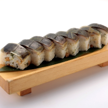 火烤青花鱼条形寿司白板昆布