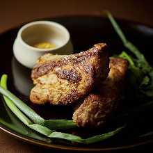 Oven-baked pork ribs with Namba leeks and pork bones