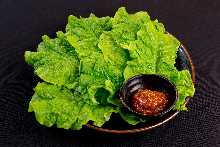 生菜配味噌