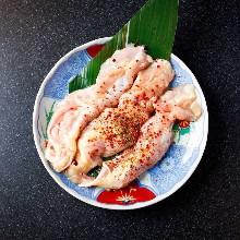 年轻的鸡颈肉（烤肉）（盐酱或味噌酱）各一个