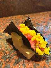 金枪鱼腩腌萝卜卷寿司