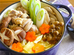 火锅内的博多汆锅肉类与蔬菜