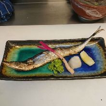 盐烤秋刀鱼
