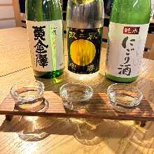 对比品尝3种日本酒