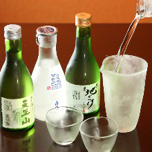 雨雪的酒（The sake which is frozen in a freezer until it becomes sherbet-like.)