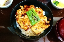 雉雞蓋飯 雉雞蓋飯