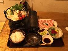 1,528日圓組合餐 (4道菜) 1,528日圓組合餐 (4道菜)