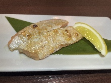 烤鮭魚腹