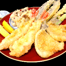 5種天婦羅拼盤（蝦・鱸魚・雞・柳葉魚・魷魚腳）