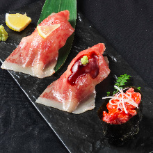 Seared beef sushi