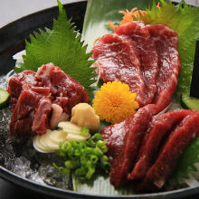 馬肉刺身拼盤