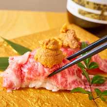 海膽牛肉壽司