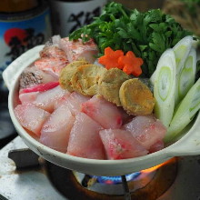 安康魚和時令魚海鮮火鍋