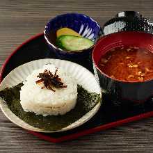飯糰（附味噌湯）