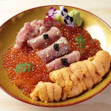 高級海鮮蓋飯—秀吉（以鮭魚子為主）