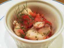 章魚和番茄用橄欖油醃製 章魚和番茄用橄欖油醃製