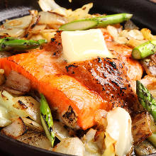 鐵板烤魚和蔬菜