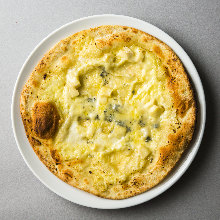 4種起司披薩 配蜂蜜