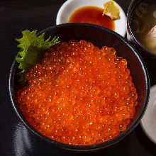 鮭魚卵丼　