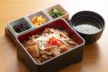 豬肉蓋飯