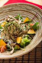 烤蘑菇、豆腐和秋季蔬菜沙拉