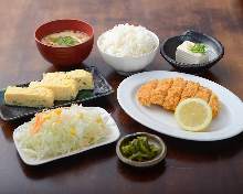 炸豬排和厚雞蛋捲定食