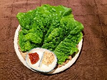 生菜配味噌