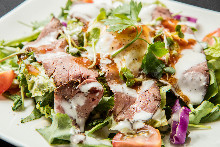 自製烤牛肉沙拉