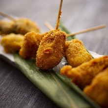 串炸2支（牛肉・南國麥豬里肌・南國麥豬肩里肌・南國麥豬五花・雞肉丸・茄子・洋蔥・南瓜・鵪鶉蛋・蓮藕）