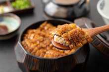 鰻富特製“鰻魚飯”