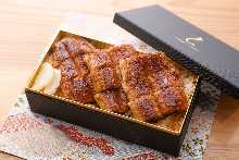 （特上鰻魚飯盒）九塊極品鰻魚