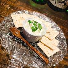 鮮奶油起司　配蘇打餅乾