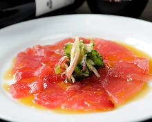 當地新鮮的魚生魚片 當地新鮮的魚生魚片