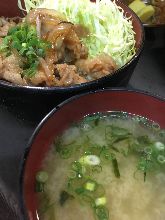 豬肉蓋飯