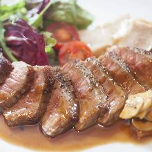 牛排 配蘑菇醬汁