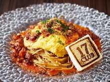 使用和牛「神戶牛肉」製作的超級肉醬 煎蛋捲風格搭配深紅色雞蛋