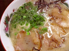 獲當地人評選為：福岡最美味的豚骨拉麵