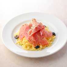 生火腿香蒜辣椒意麵