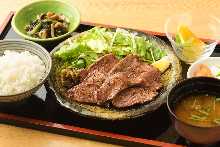 黑毛和牛牛舌定食
