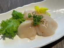 Grilled scallop with salt