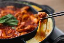 起司辣炒雞肉與蓬鬆蒸蛋套餐