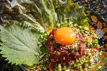 生雞蛋拌烤牛肉